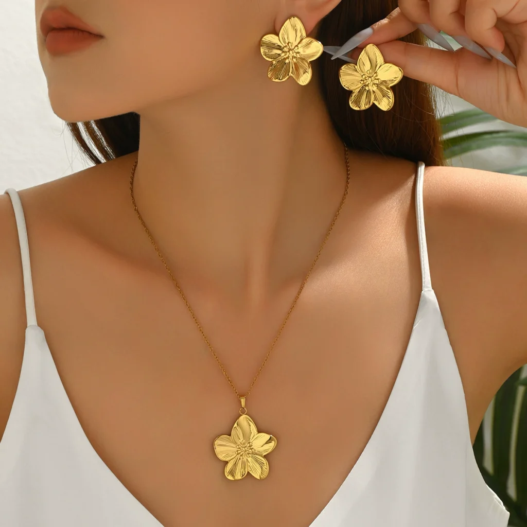 European Women'S Flower Earrings Necklace Geometric Gold Plated Earrings Alloy Earring & Necklace Set