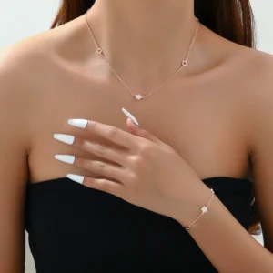 工厂批发梅花设计项链手链套装玫瑰金长款项链韩版小众首饰套装合金合金镶嵌人工宝石半
