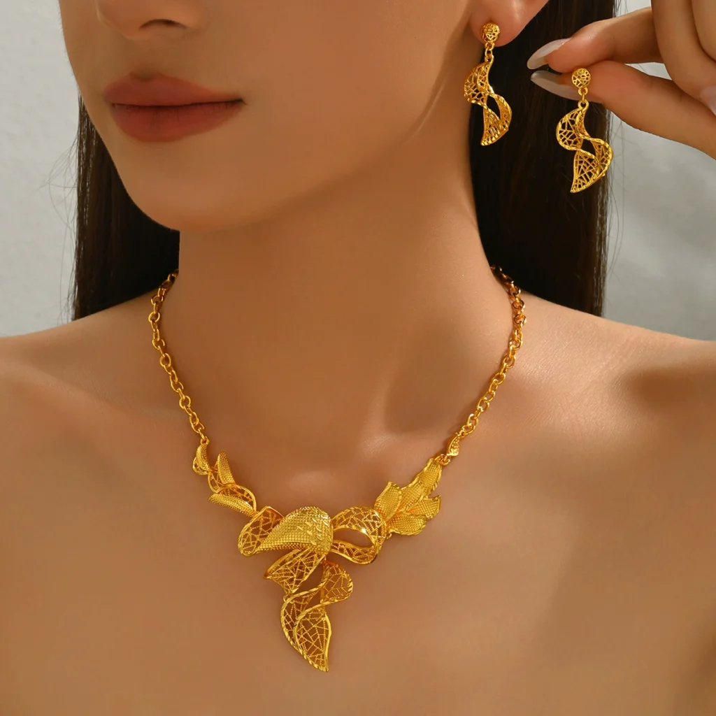 Women'S Earring & Necklace Set Geometric Twisted Gold Long Choker Alloy Earring & Necklace Set