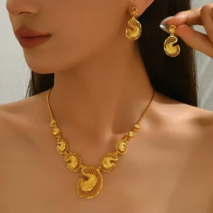 Vintage European Women'S Necklace Set Designer 18K Gold Plated Luxury Earrings Alloy Earring & Necklace Set