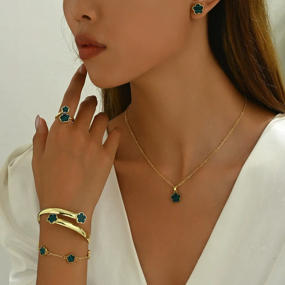 Women'S Earring & Necklace Set Designer Petal Enamel Ring Alloy Gold Plated Inlaid