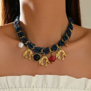 Vintage European Jewelry Geometric 18K Gold Woven Necklace Pendant Choker