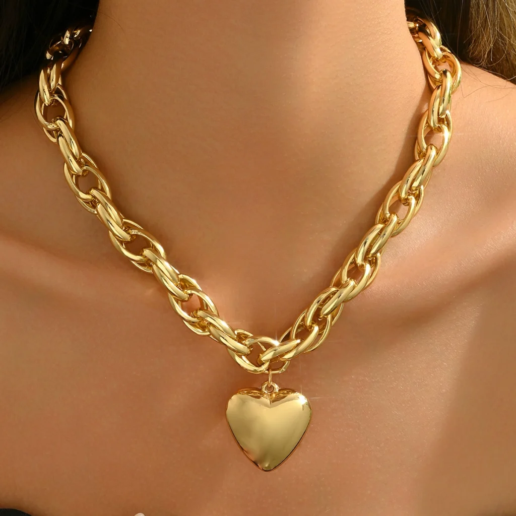 Vintage European Jewelry Geometric Heart Women'S Necklace Elegant Pendant Necklace Top