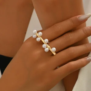 Vintage European Women'S Geometric Inlaid Pearl Elegant Ring Designer Index Ring Alloy Pearl