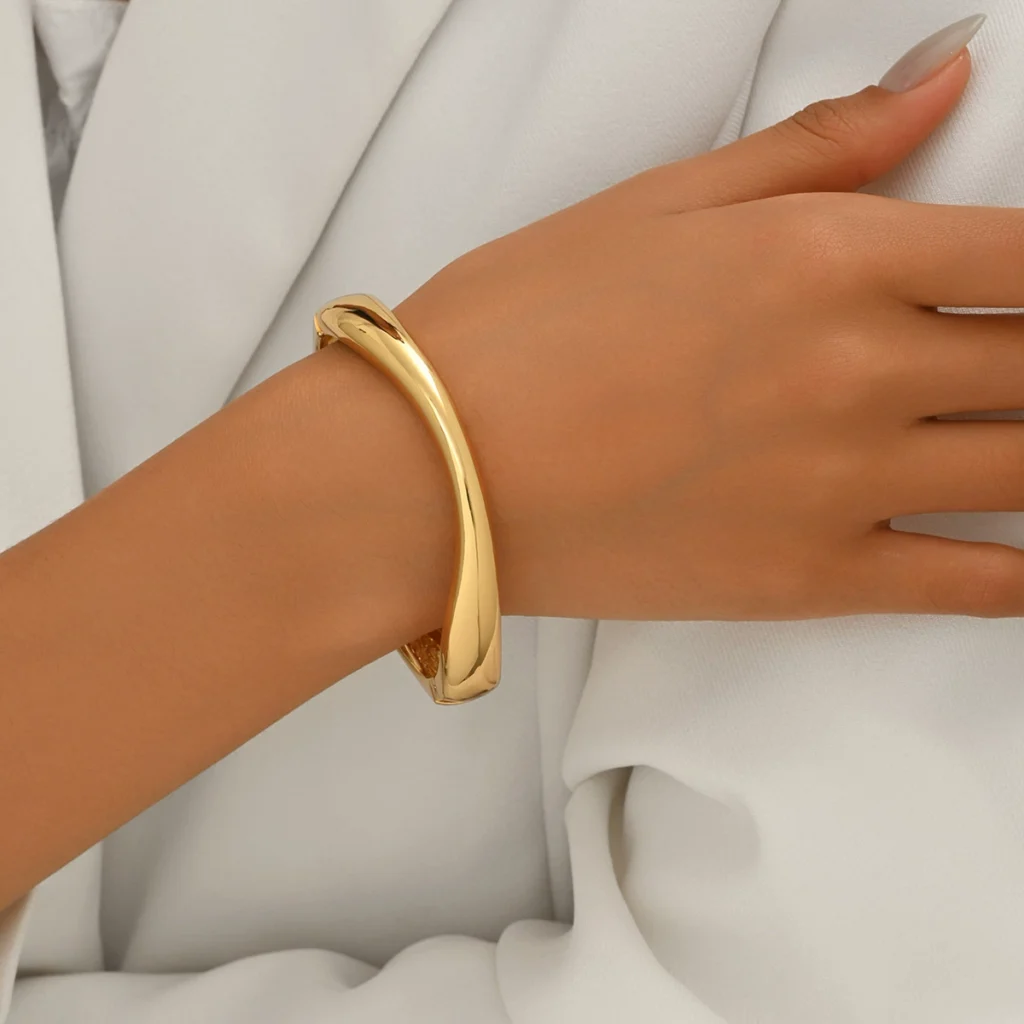Vintage European Women'S Jewelry Geometric 18K Luxury Bangle Alloy European